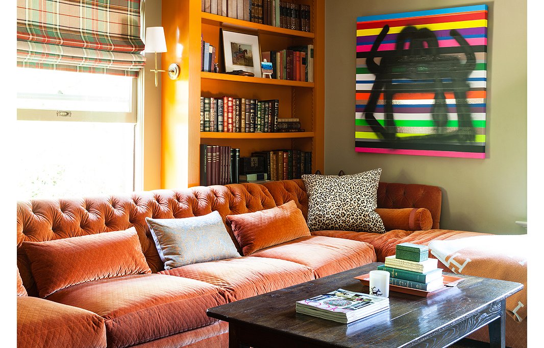 Yager transformed this spare room, an “empty box,” into a comfy den with built-in bookcases and a custom sectional upholstered in Schumacher’s Paley Quilted Velvet.
