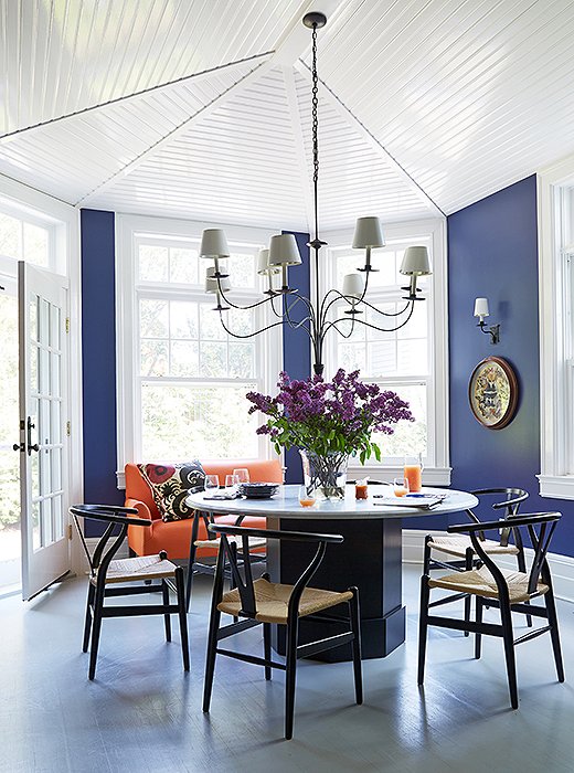 Black chairs by Hans Wegner tie back to the black base of the table Mele had made for the breakfast room.
