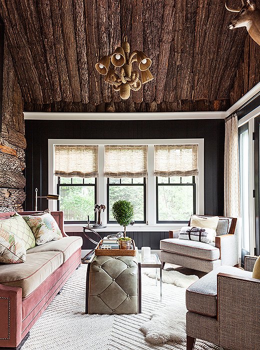Rich fabrics—including sumptuous velvet, tufted leather, and plush sheepskin—feel even more luxurious against the backdrop of rough-hewn log walls.
