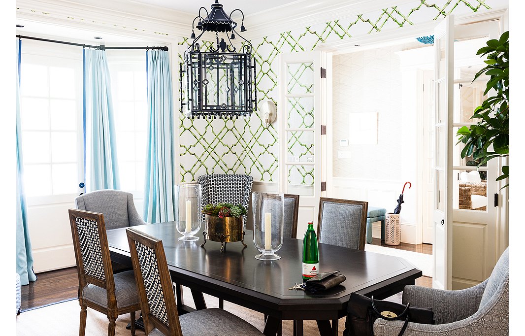Your Guide To Dining Room Lighting, How Far Should A Light Be Above Dining Room Table