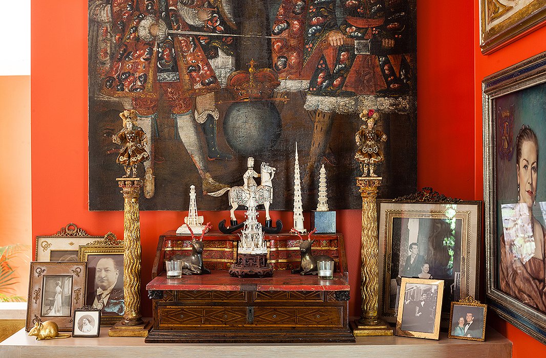 Family photographs include, on the left, one of Hutton’s grandfather, who was president of Bolivia from 1934 to 1936, and another of his grandmother on her honeymoon. The Spanish Colonial archangels on gilded columns are from an antiques show.
