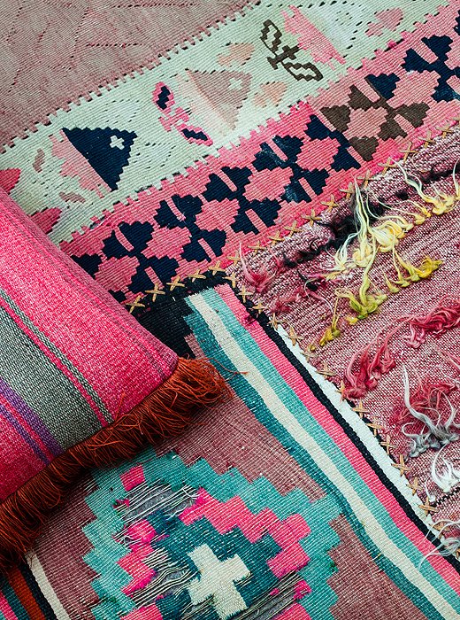 Though the solarium’s pattern-happy rugs aren’t exact matches, they work together beautifully thanks to a shared palette of oranges, pinks, and reds.
