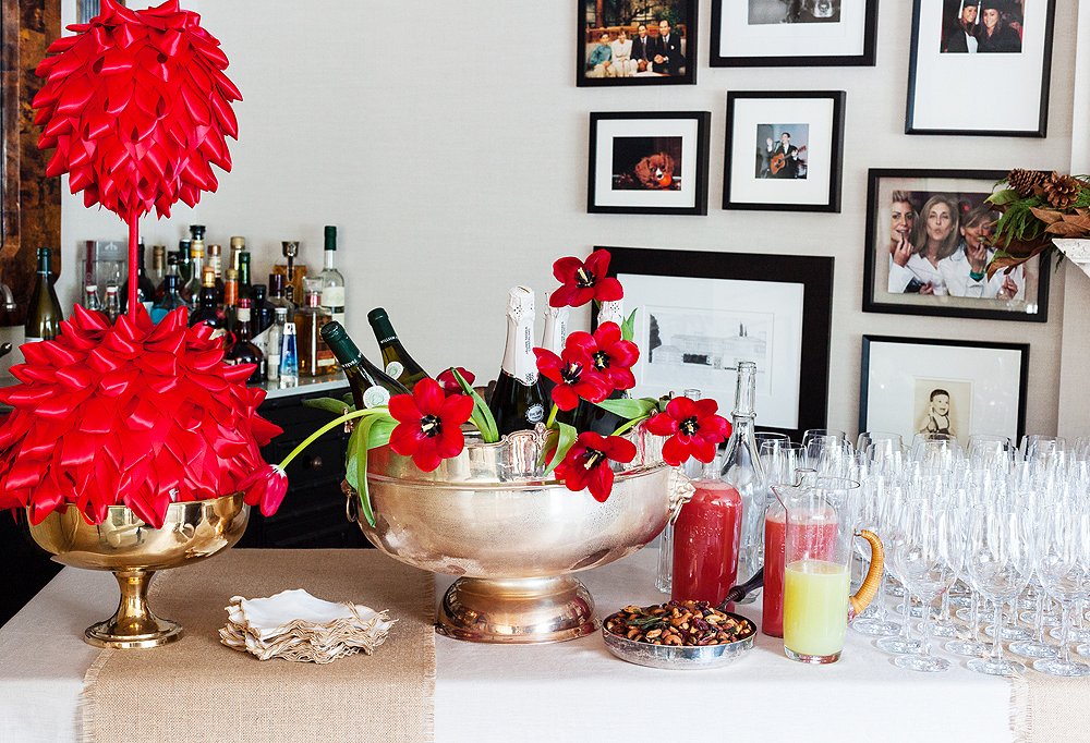 Don’t overlook chances to decorate! Even the bar deserves an accent or two.
