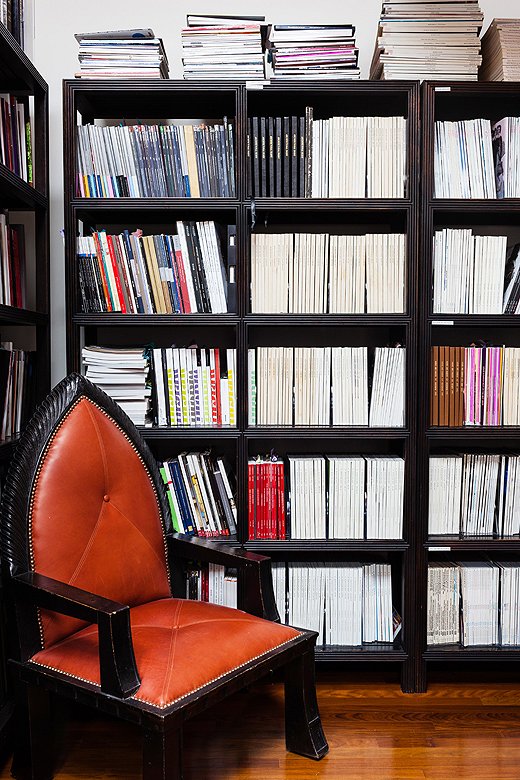 The Smith offices boast a serious periodical reference library, which includes rows of auction catalogs from Christie’s and issues of Architectural Digest dating back to the ’70s.
