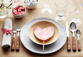 MODERN INTERIOR: Romantic Valentine’s Day Table Settings