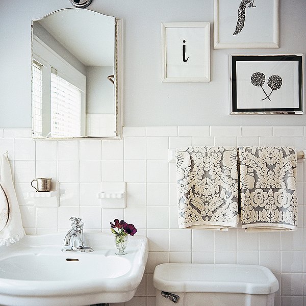 Decorating Ideas for White Bathrooms Decorating Ideas for White Bathrooms