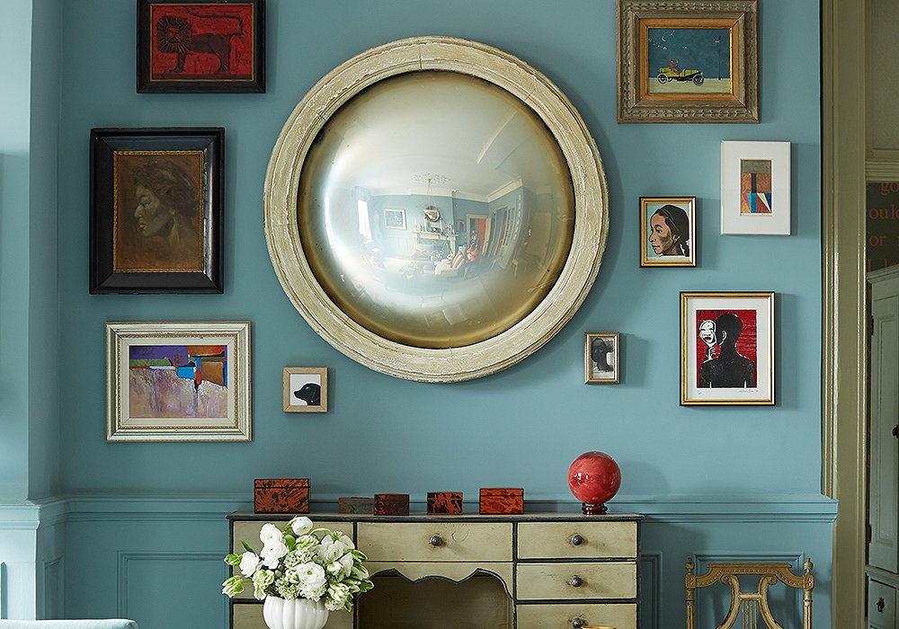 How to Decorate with a Round Mirror