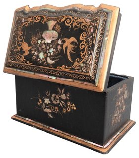 Antique Chinoiserie Papier-MÃ¢chÃ© Box